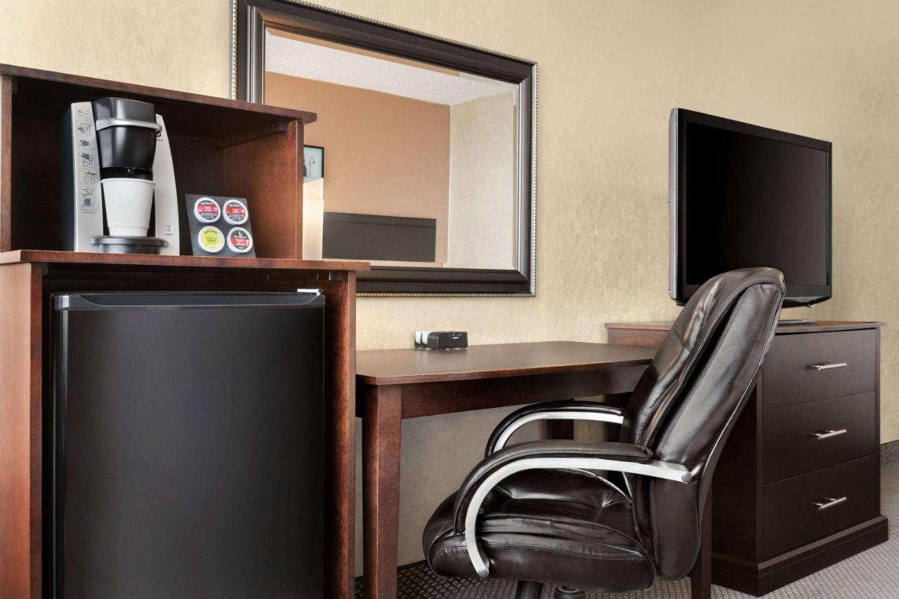 Travelodge By Wyndham Quebec City Hotel & Convention Centre Eksteriør billede